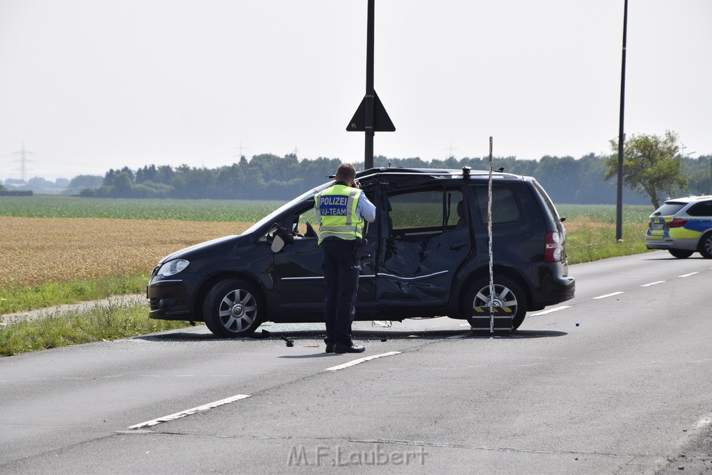 Schwerer Krad Pkw Unfall Koeln Porz Libur Liburer Landstr (Krad Fahrer nach Tagen verstorben) P101.JPG - Miklos Laubert